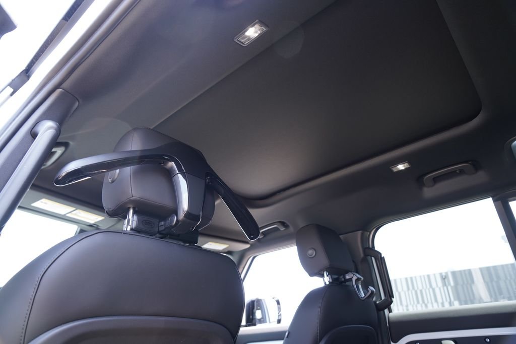New 2026 Fuji White Land Rover X-Dynamic SE image 19