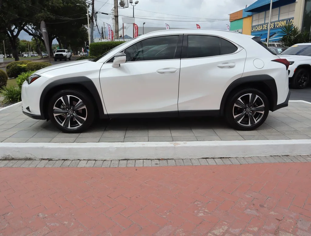 Used 2025 White Lexus 300h image 8