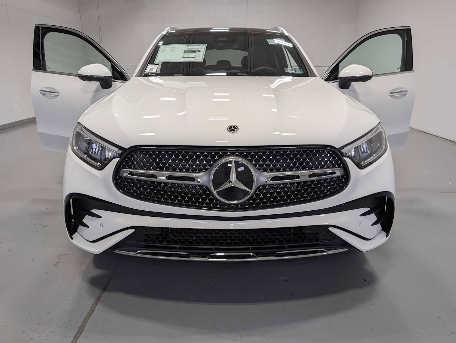 New 2026 Polar White Mercedes-Benz GLC 300 image 13