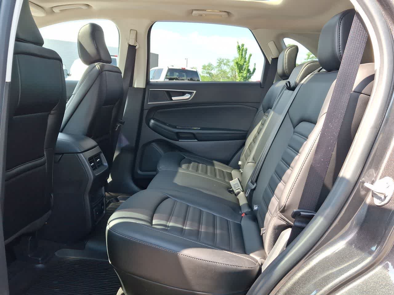 Used 2020 Magnetic Metallic Ford SEL image 26