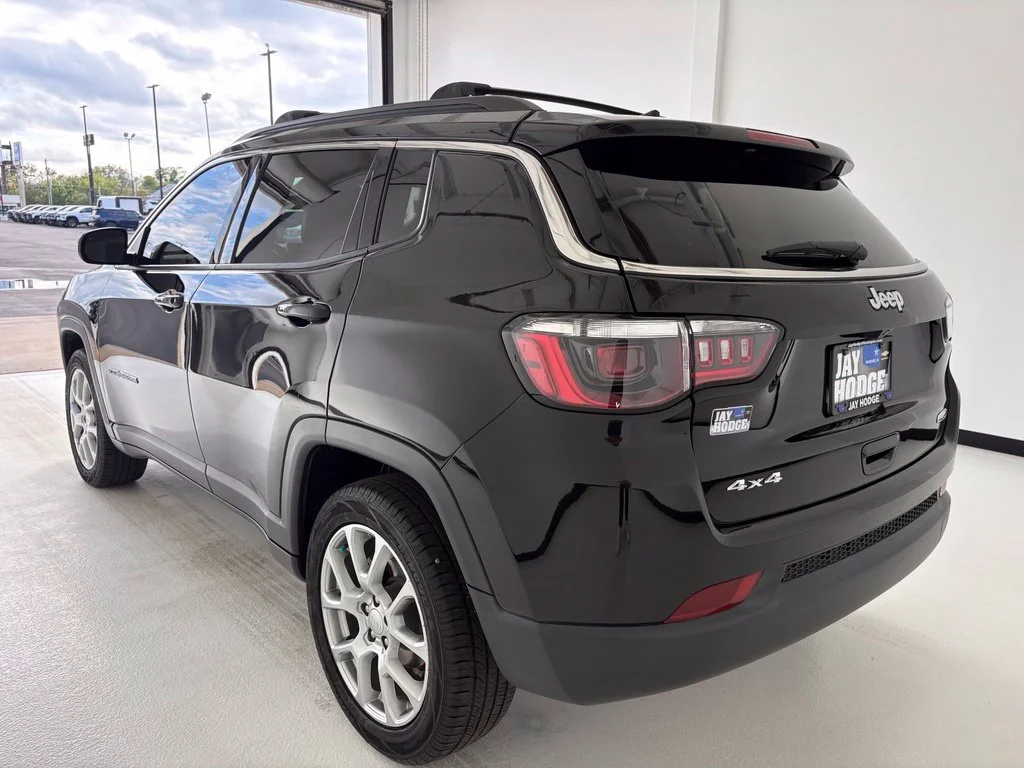 Used 2024 Black Jeep Latitude Lux image 17