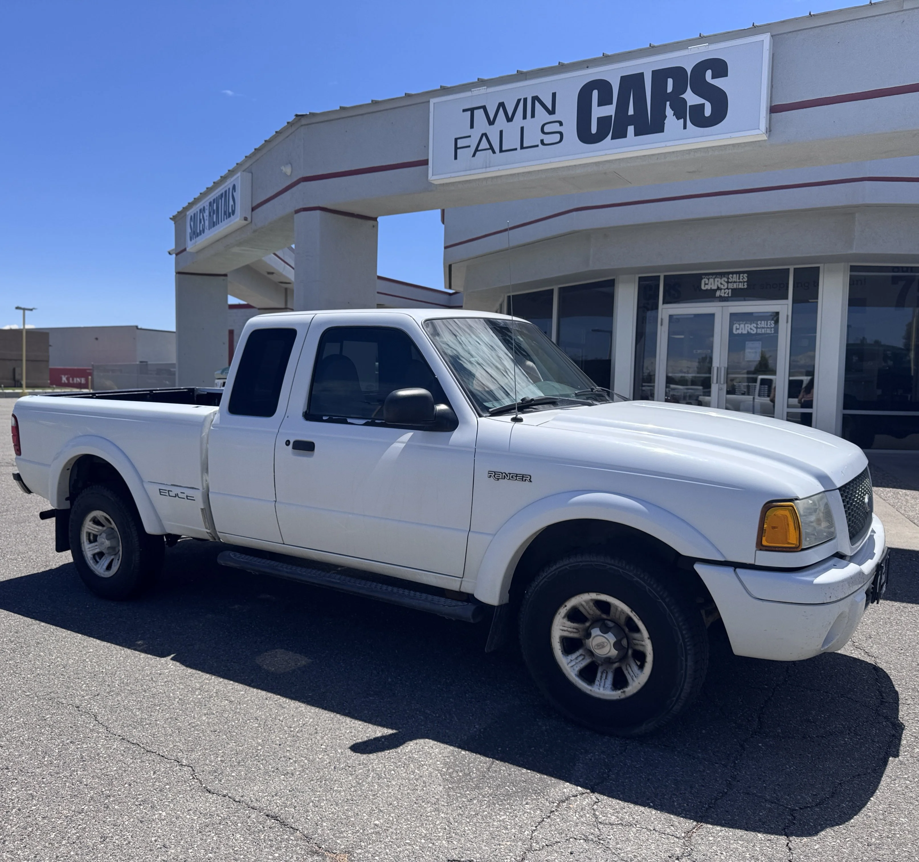 Used 2001 White Ford  image 2