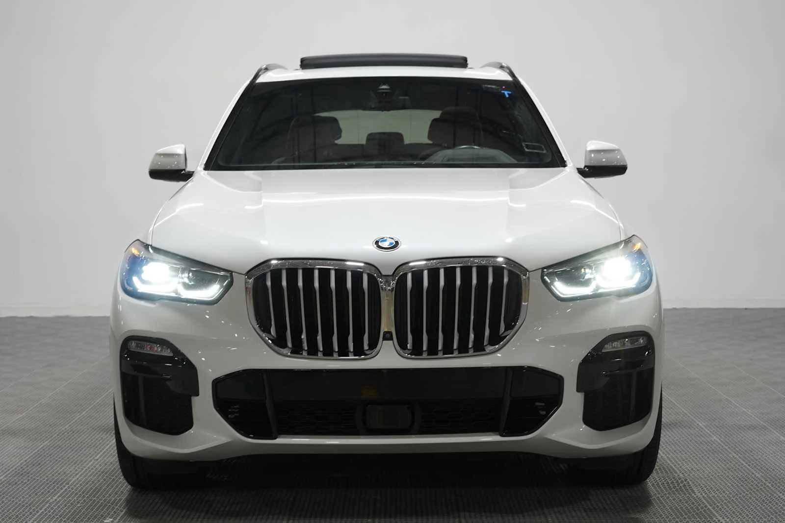 Used 2019 Mineral White Metallic BMW xDrive40i image 2