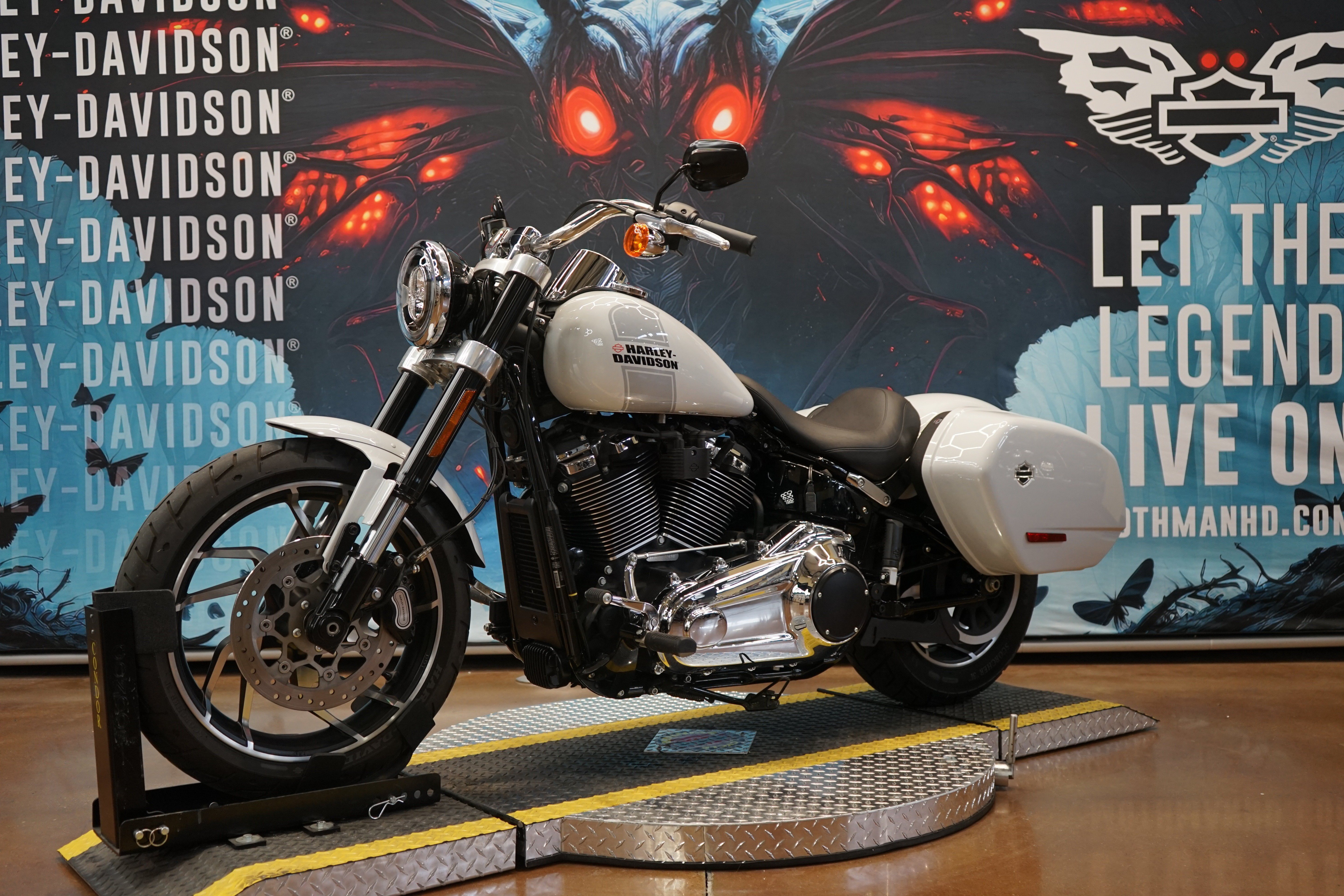 Used 2021 Stone Washed White Pearl Harley-Davidson  image 4