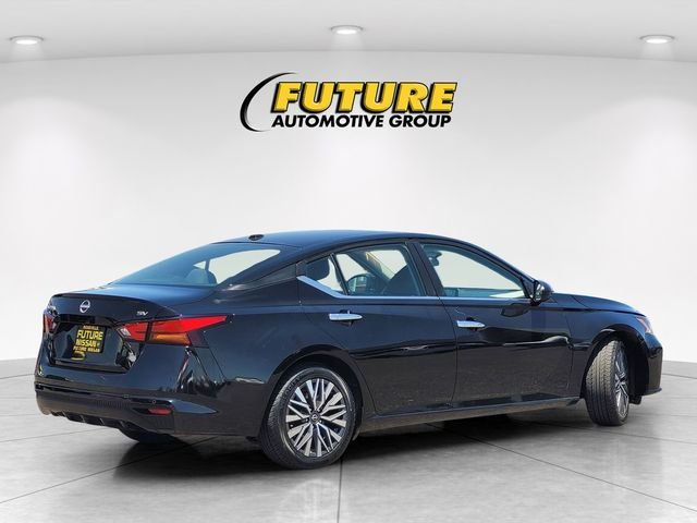 Used 2023 Black Nissan 2.5 SV image 4