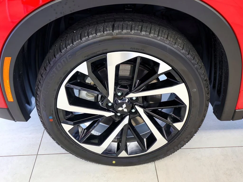 New 2025 Red Diamond Mitsubishi SE image 36