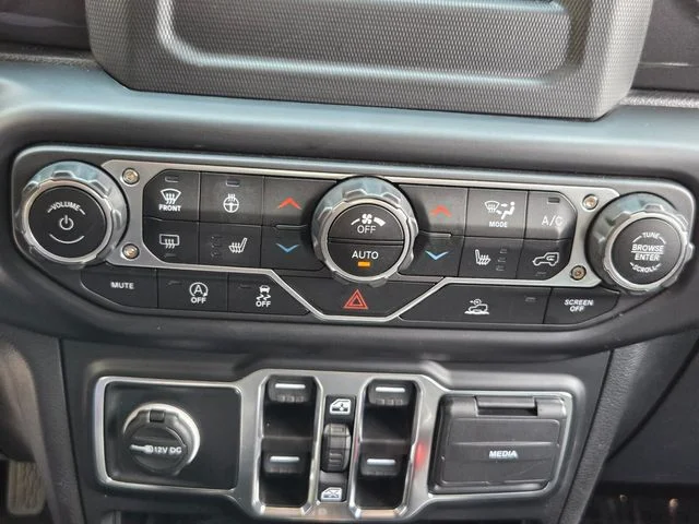 Used 2022 Black Jeep Unlimited Sport Altitude image 19