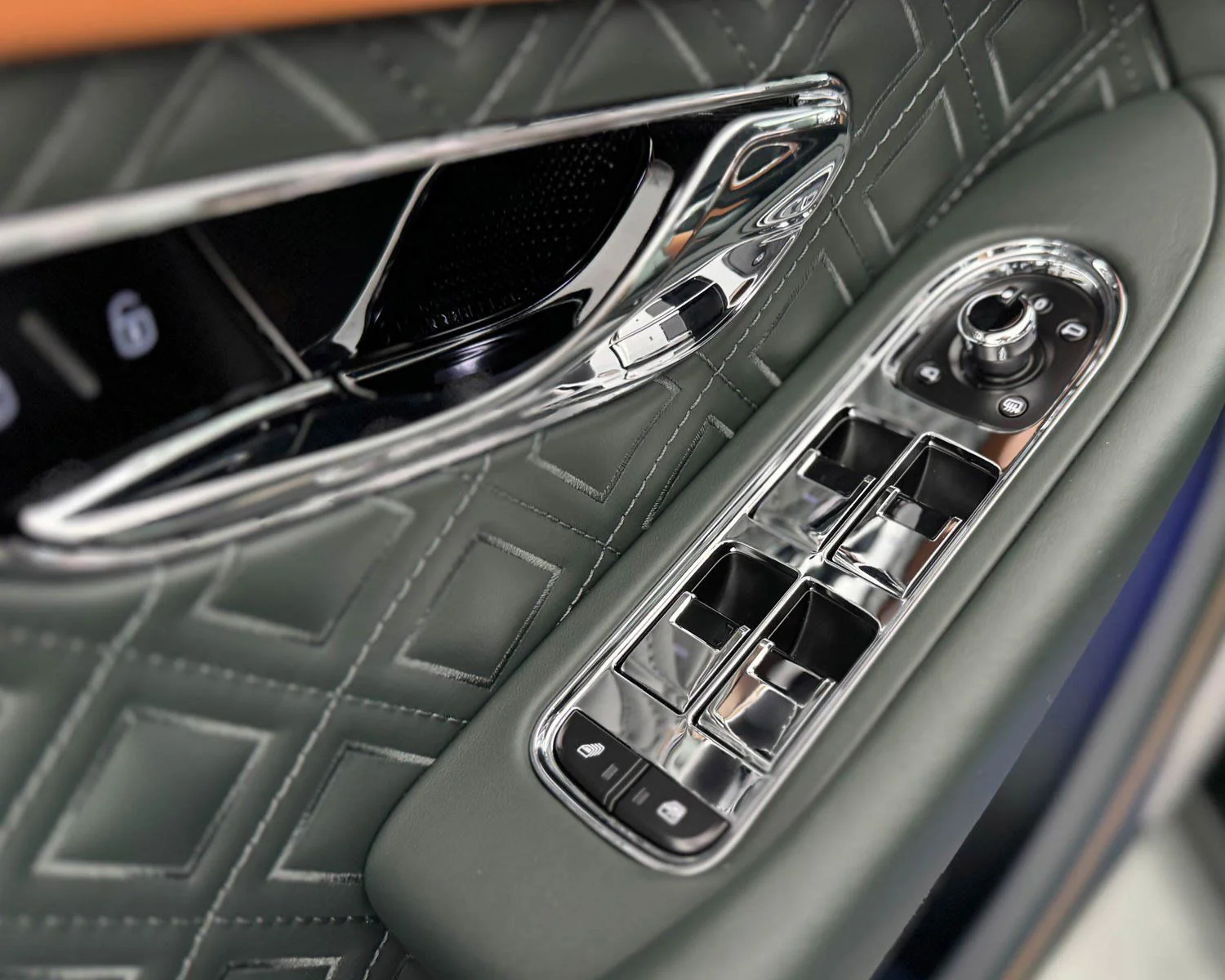 Used 2024 Green Bentley V8 S image 13