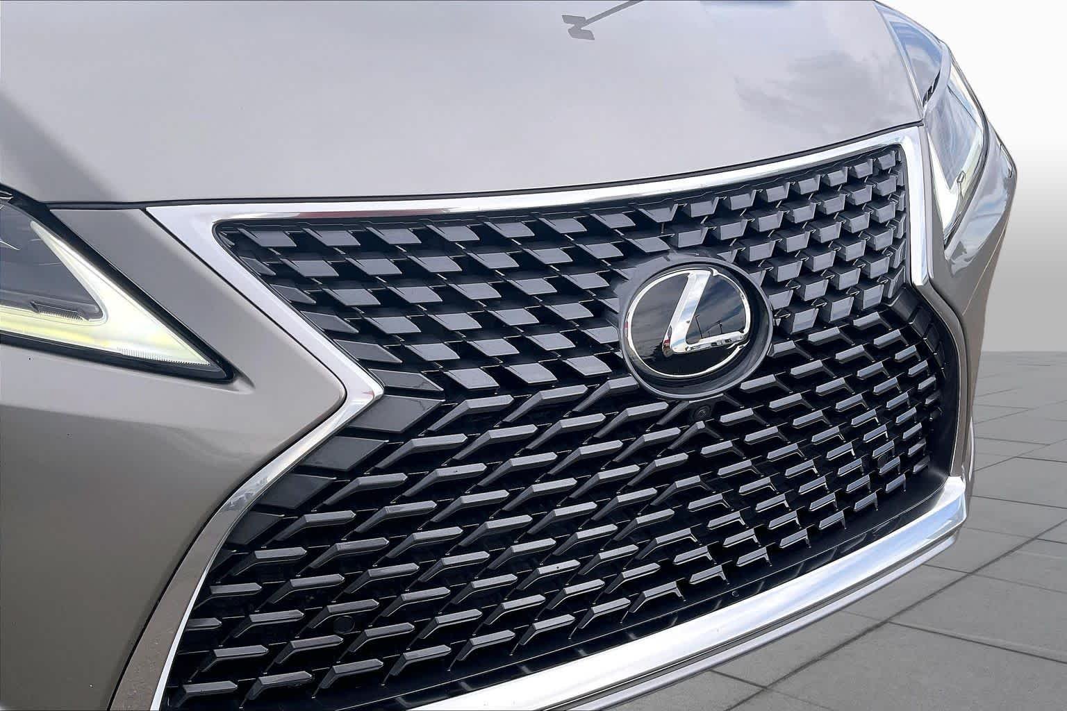 Used 2022 Atomic Silver Lexus  image 28
