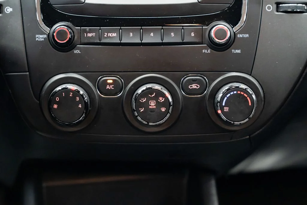 Used 2017 White Kia LX image 12