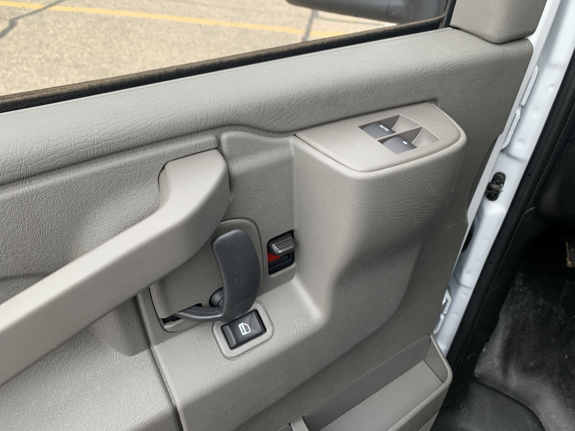 New 2025 Summit White GMC 1WT image 29