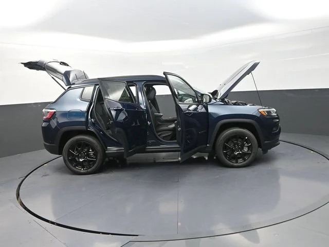 New 2026 Fathom Blue Pearl-Coat Exterior Paint Jeep Latitude image 36