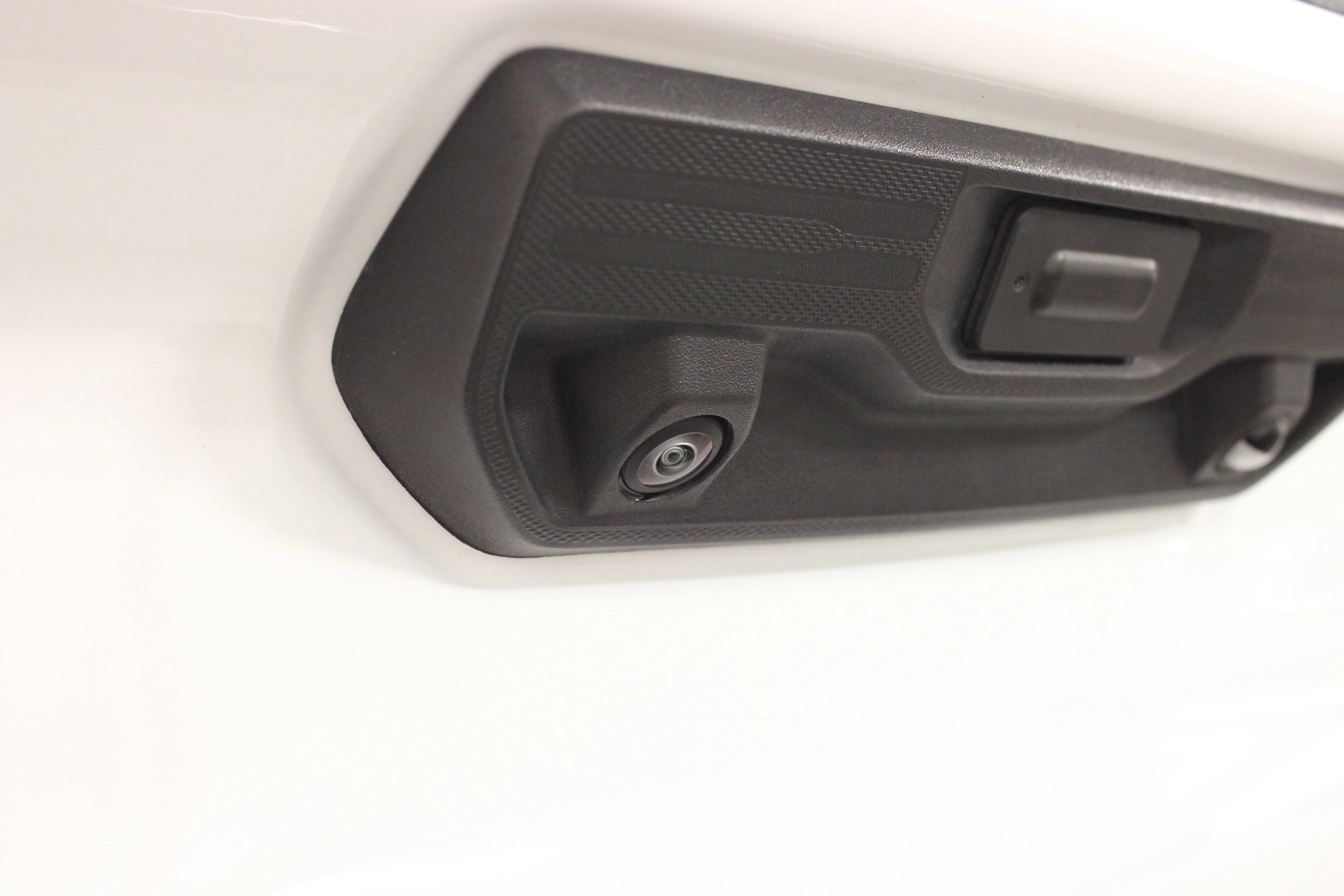 Used 2025 Summit White Chevrolet LTZ image 13