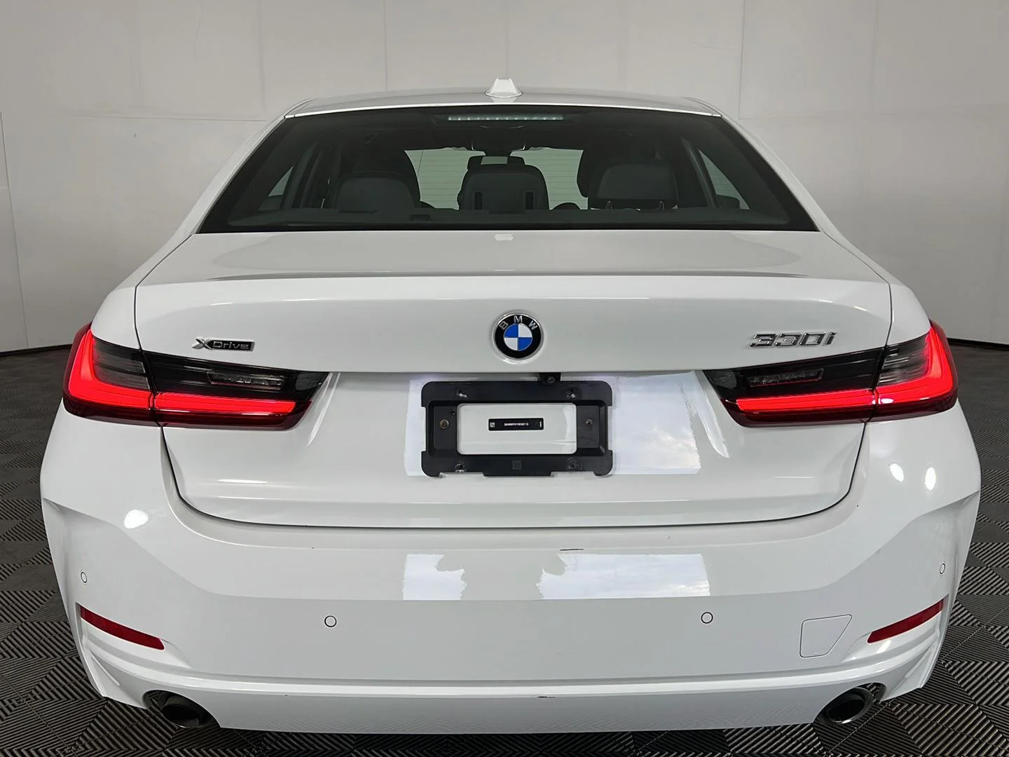 Used 2023 Alpine White BMW 330i xDrive image 6
