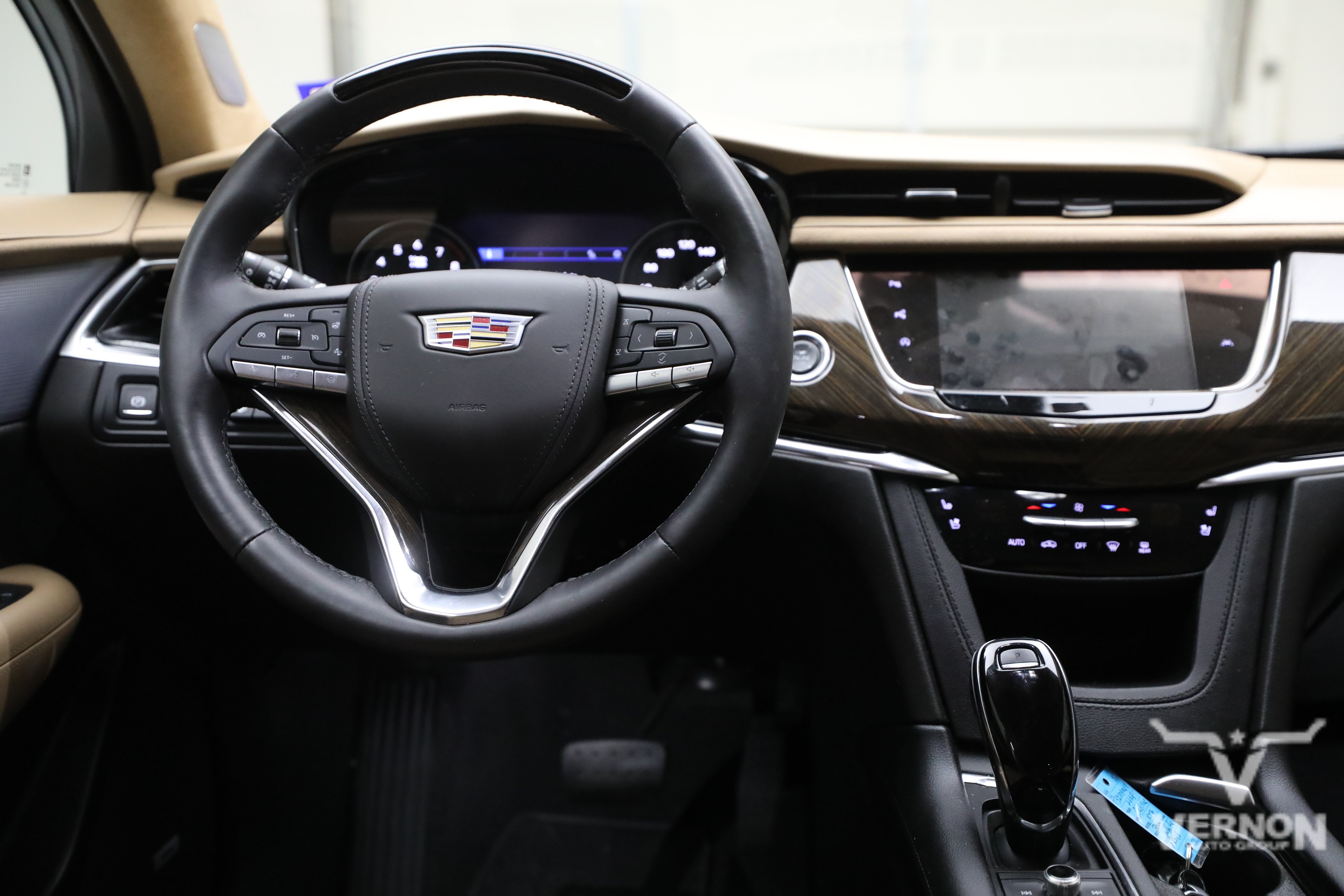 Used 2025 Crystal White Tricoat Cadillac Y image 8