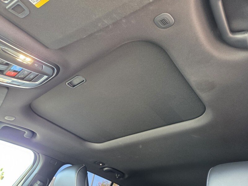 Used 2025 White/off-white Jeep  image 15