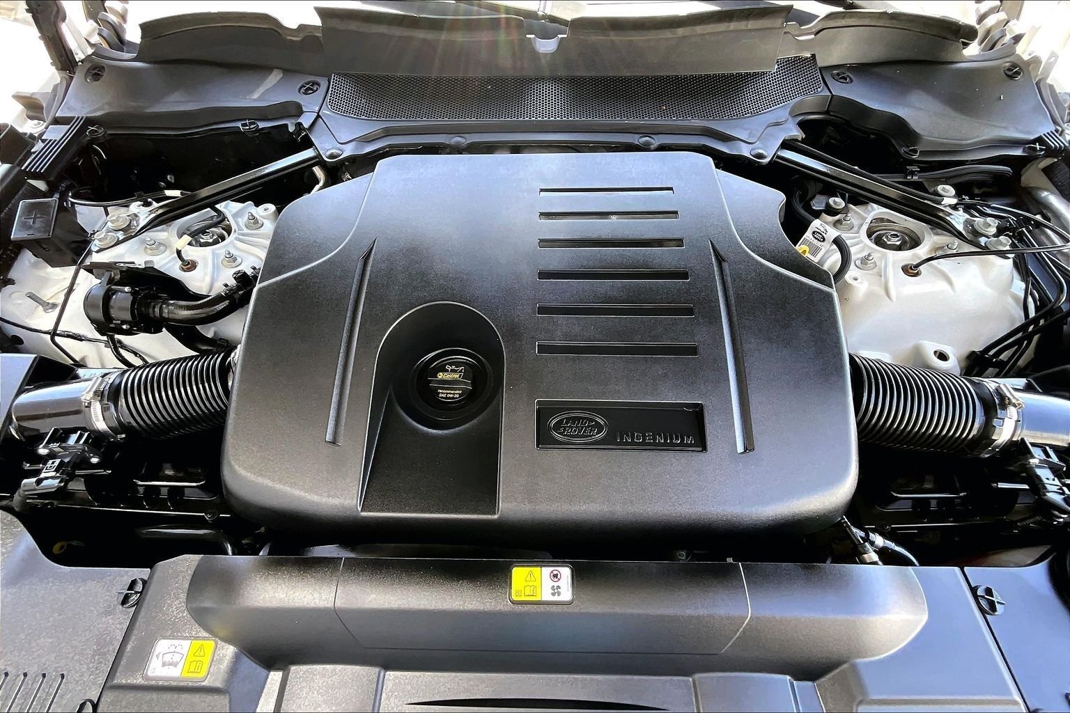 Used 2022 White Land Rover HSE Silver Edition image 10
