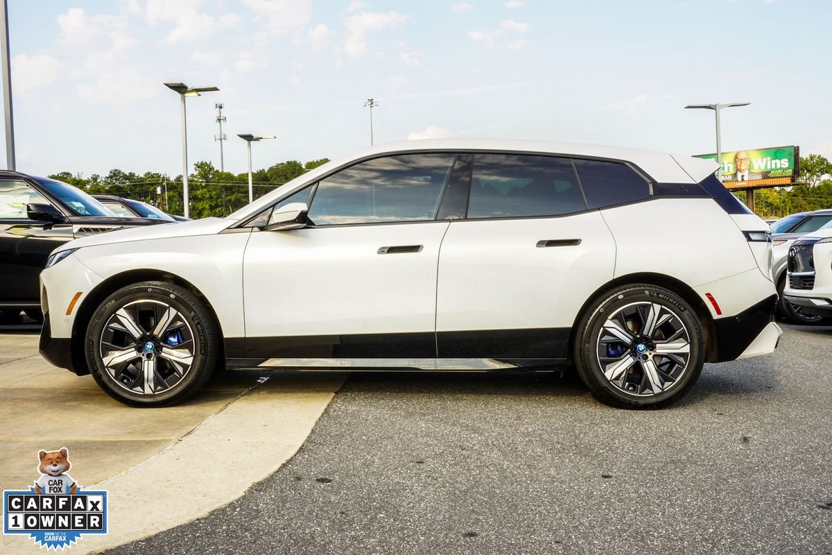 Used 2024 White BMW xDrive50 image 9
