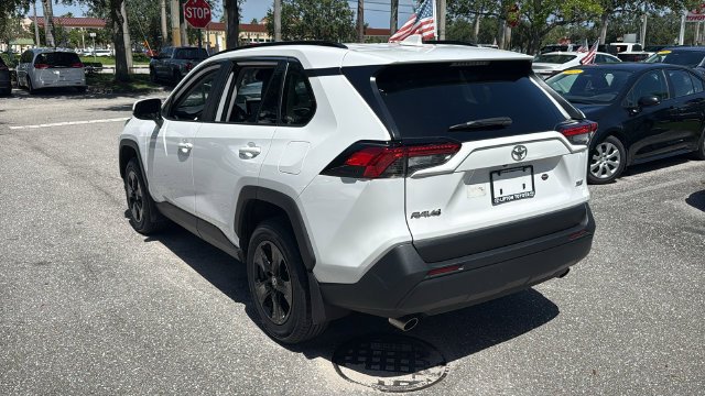 Used 2025 Ice Toyota XLE image 5