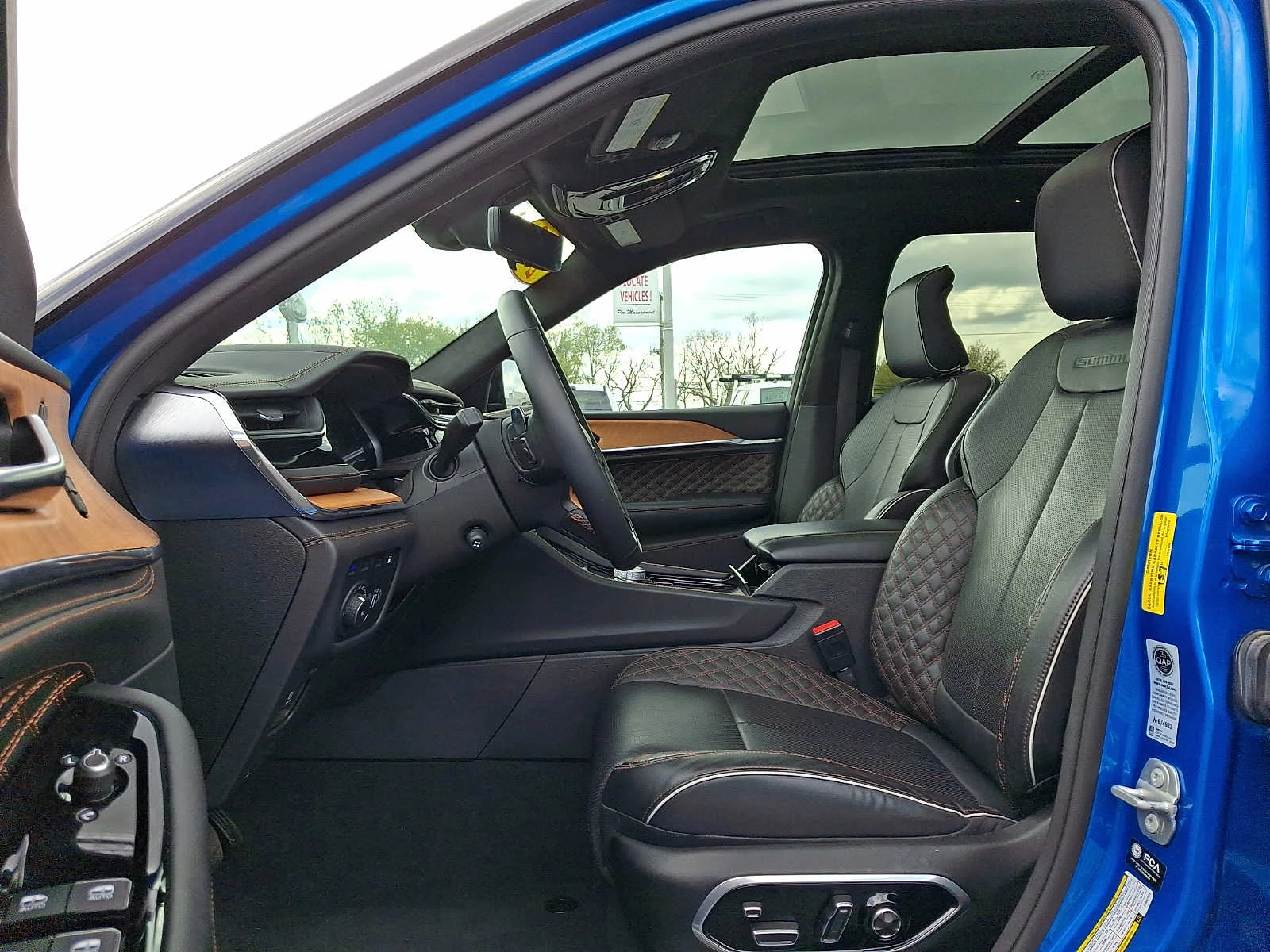 Used 2023 Hydro Blue Pearlcoat Jeep Summit Reserve image 13