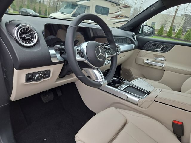 New 2026 Polar White Mercedes-Benz GLB250 image 25