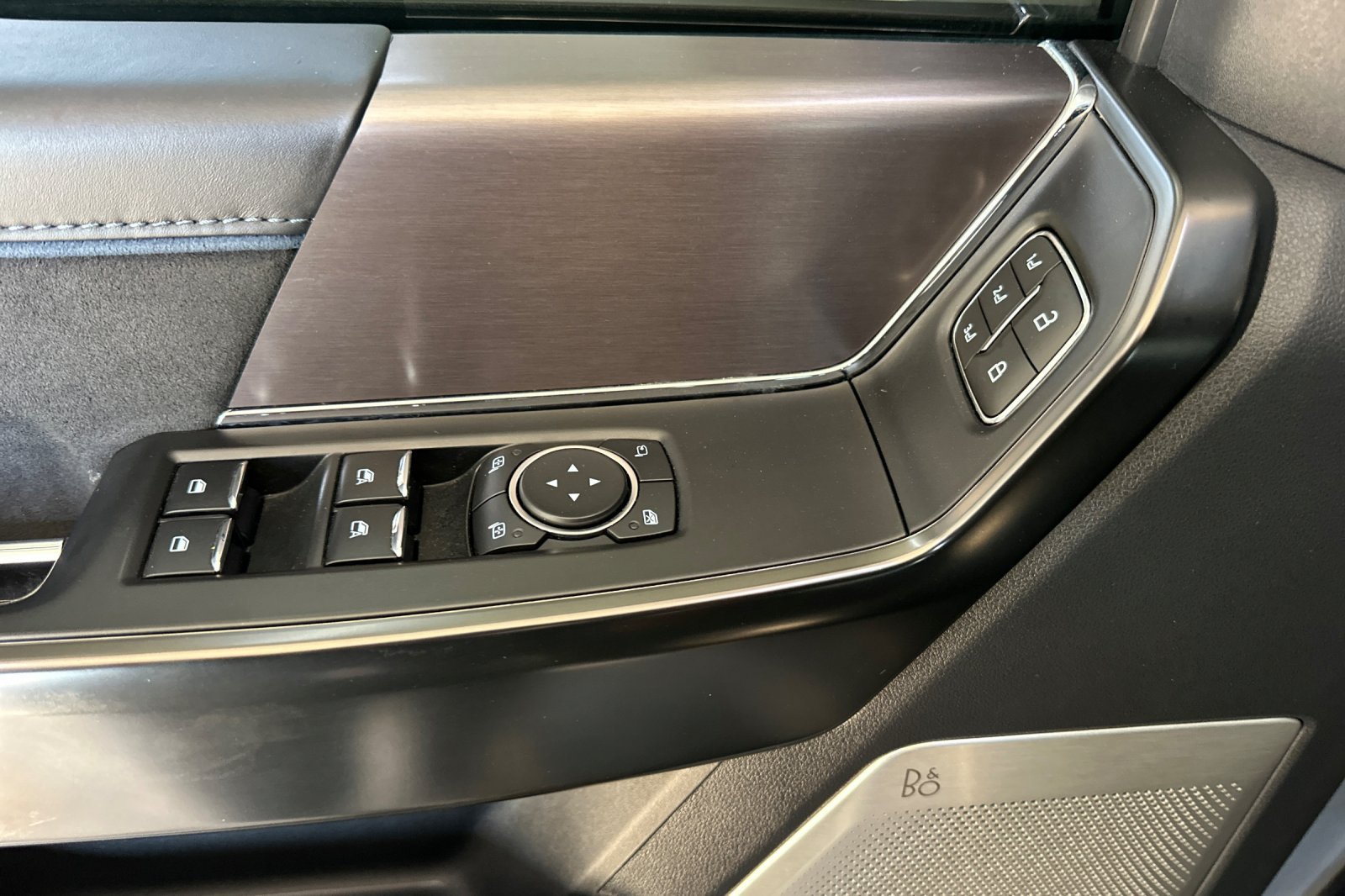 Used 2024 Gray Ford Platinum image 10