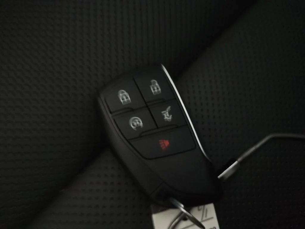 Used 2022 SUMMIT WHITE Buick Essence image 28