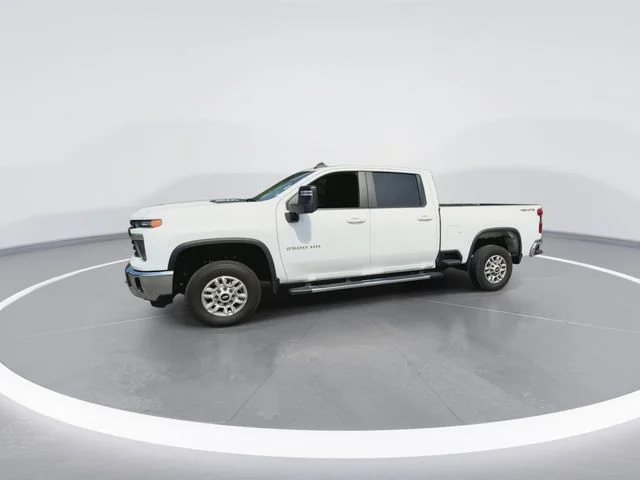 Used 2025 White Chevrolet LT image 5