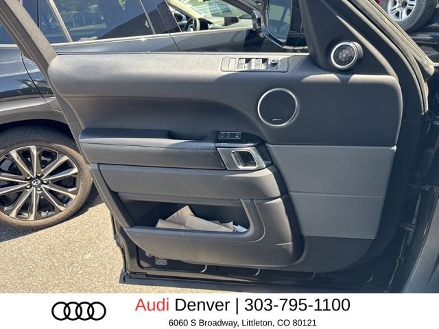 Used 2016 Black Land Rover 3.0L V6 Supercharged HSE image 9