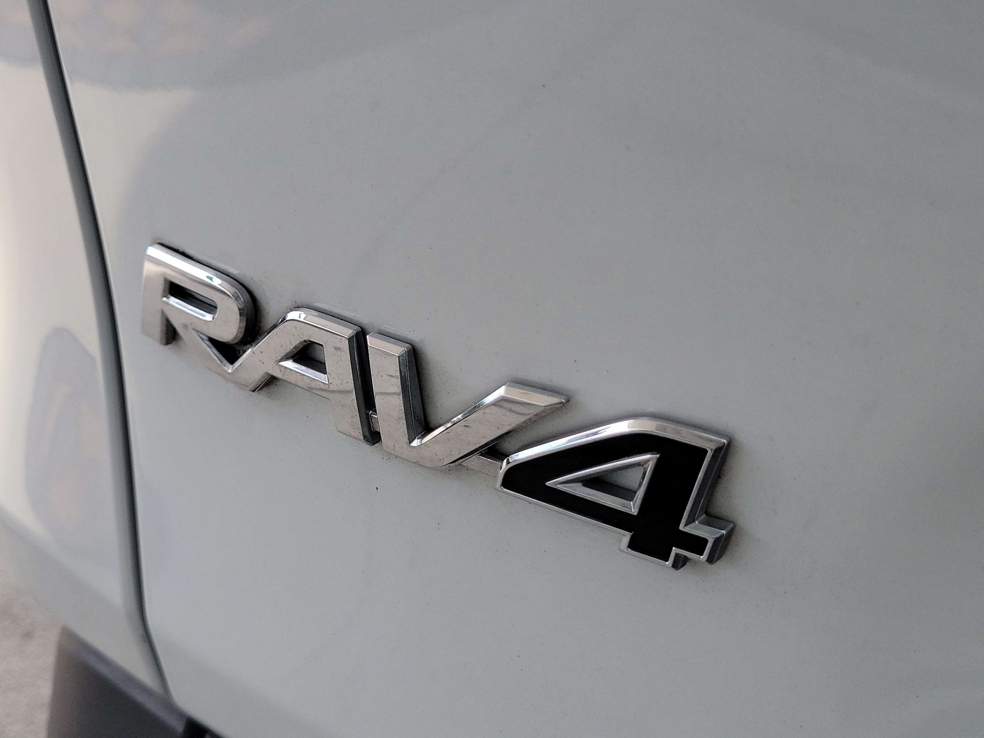 Certified Used 2024 Pearl Toyota XLE Premium image 10