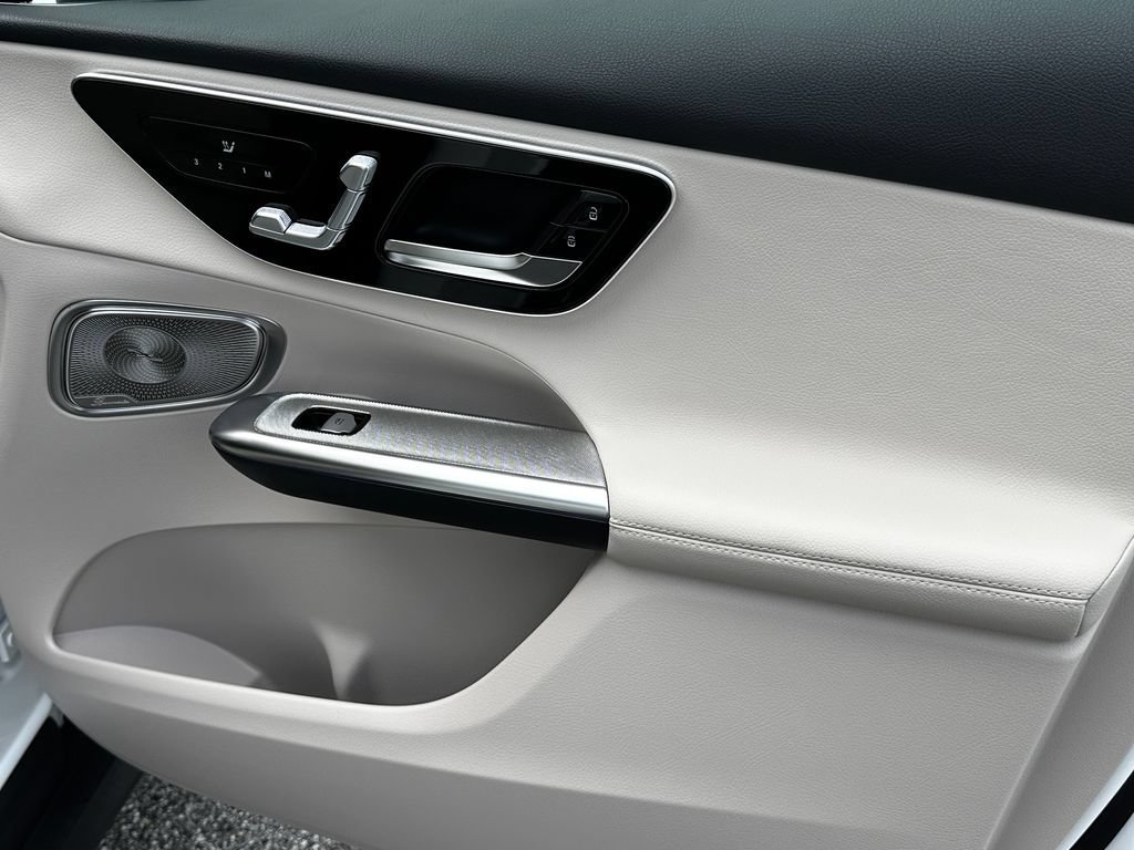 New 2026 Polar White Mercedes-Benz GLC 300 image 54