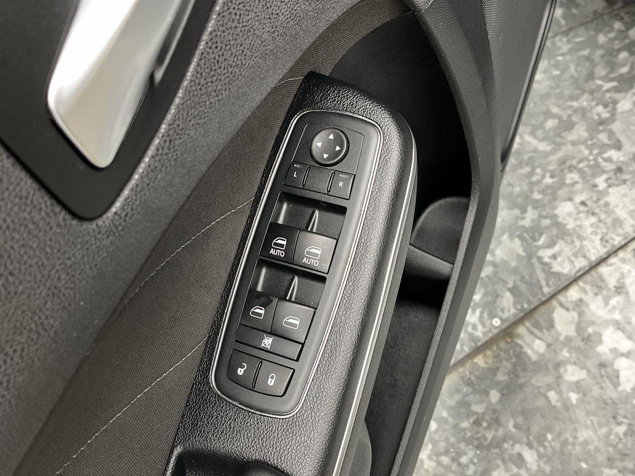Used 2017 Granite Pearlcoat Dodge SXT image 7