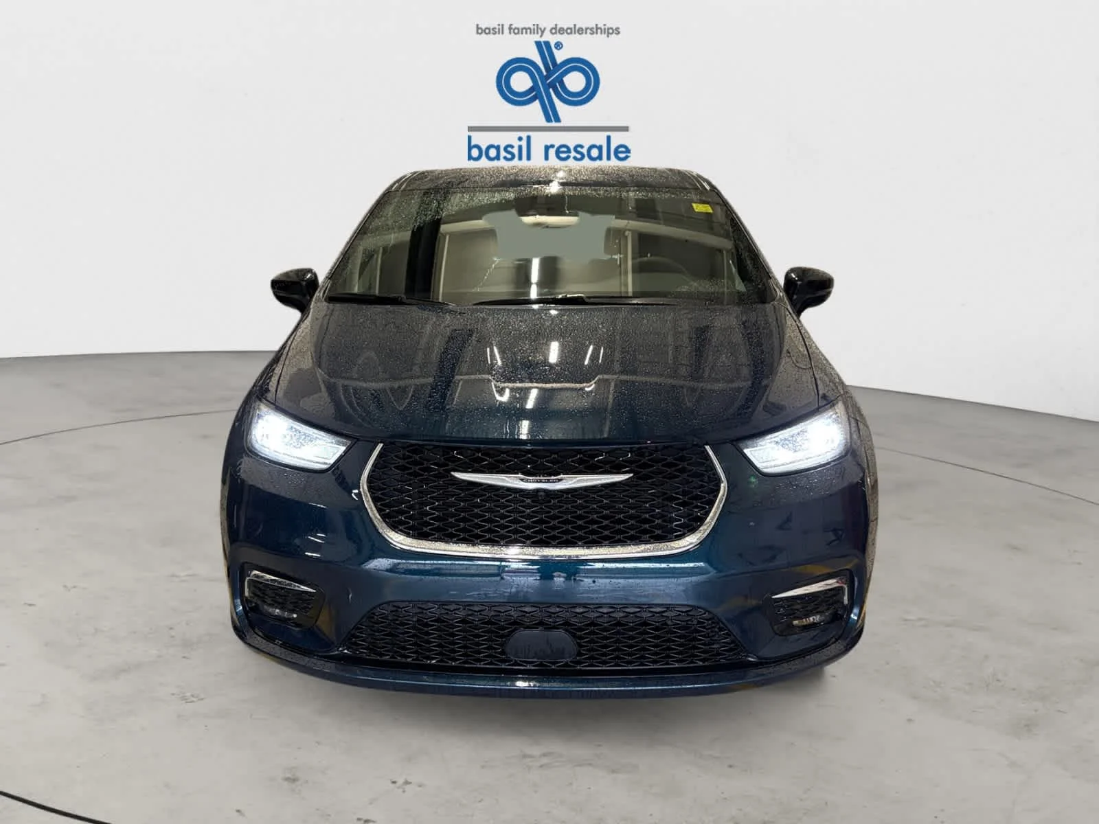 Used 2025 Fathom Blue Pearlcoat Chrysler Select image 3