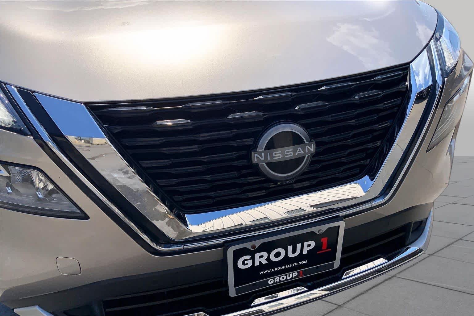 Used 2023 Champagne Silver Metallic Nissan Platinum image 30