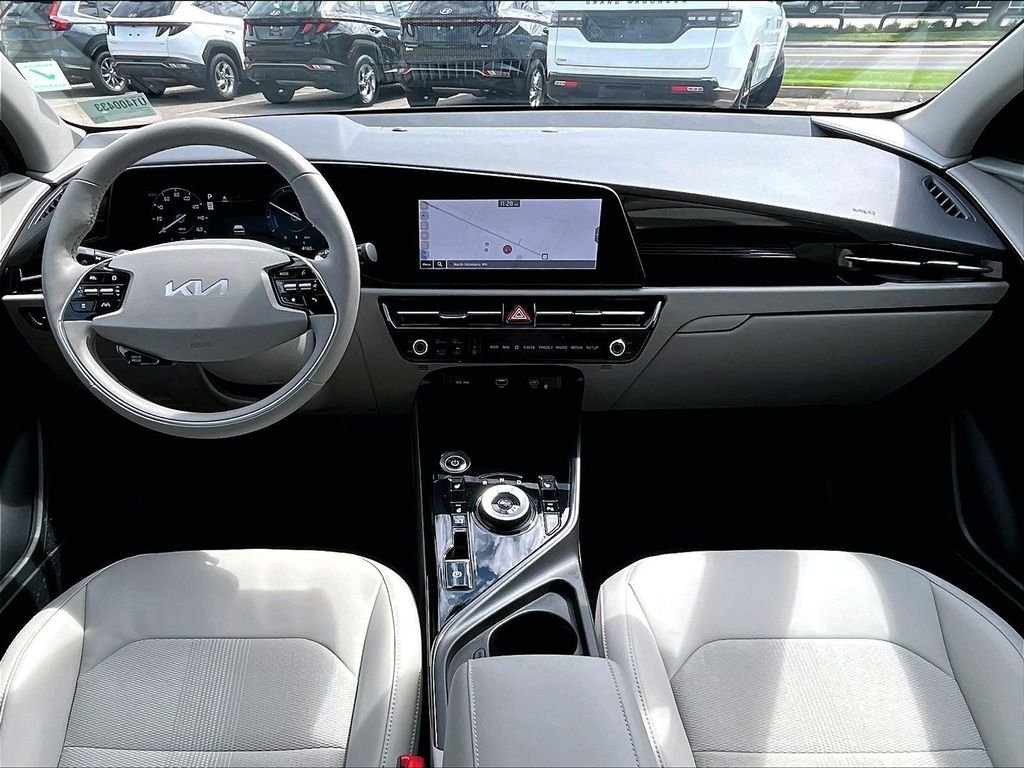 Used 2023 Gray Kia Wind image 21