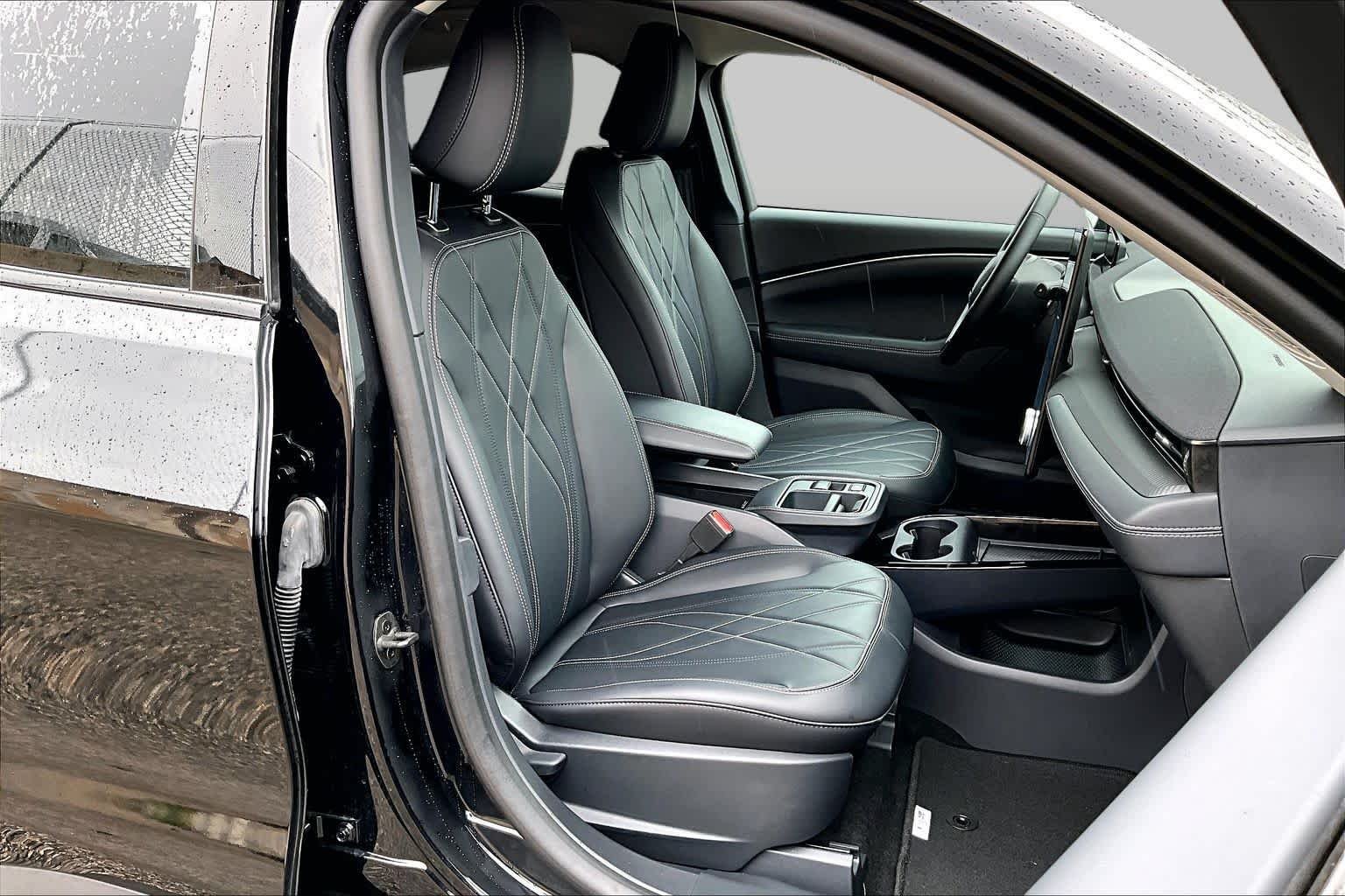 Used 2025 Shadow Black Ford Select image 8
