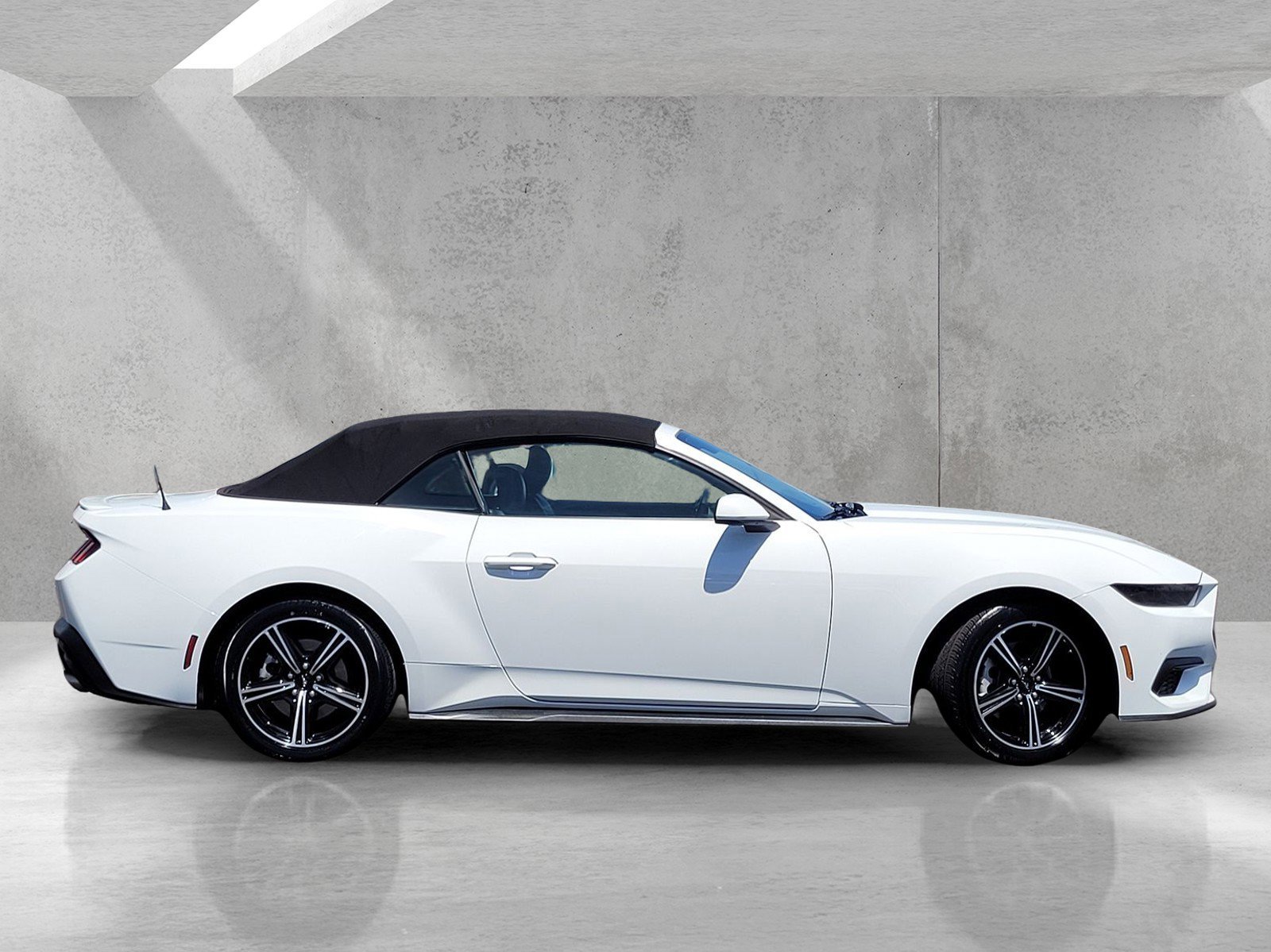 Used 2025 White Ford EcoBoost image 3