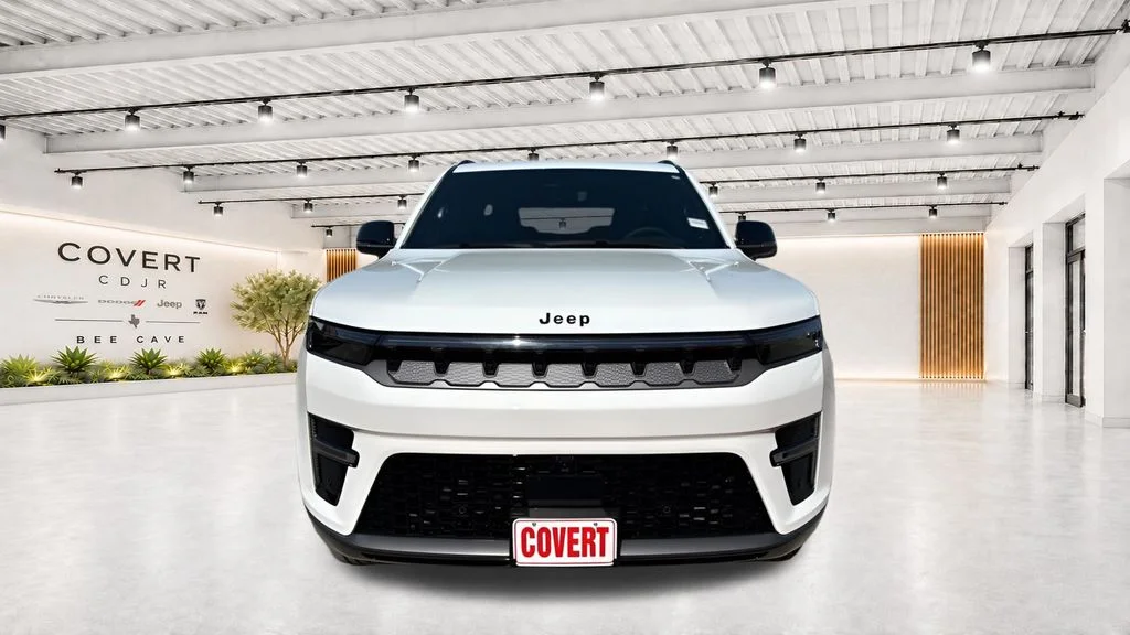New 2026 Bright White Clear-Coat Exterior Paint Jeep Limited image 3