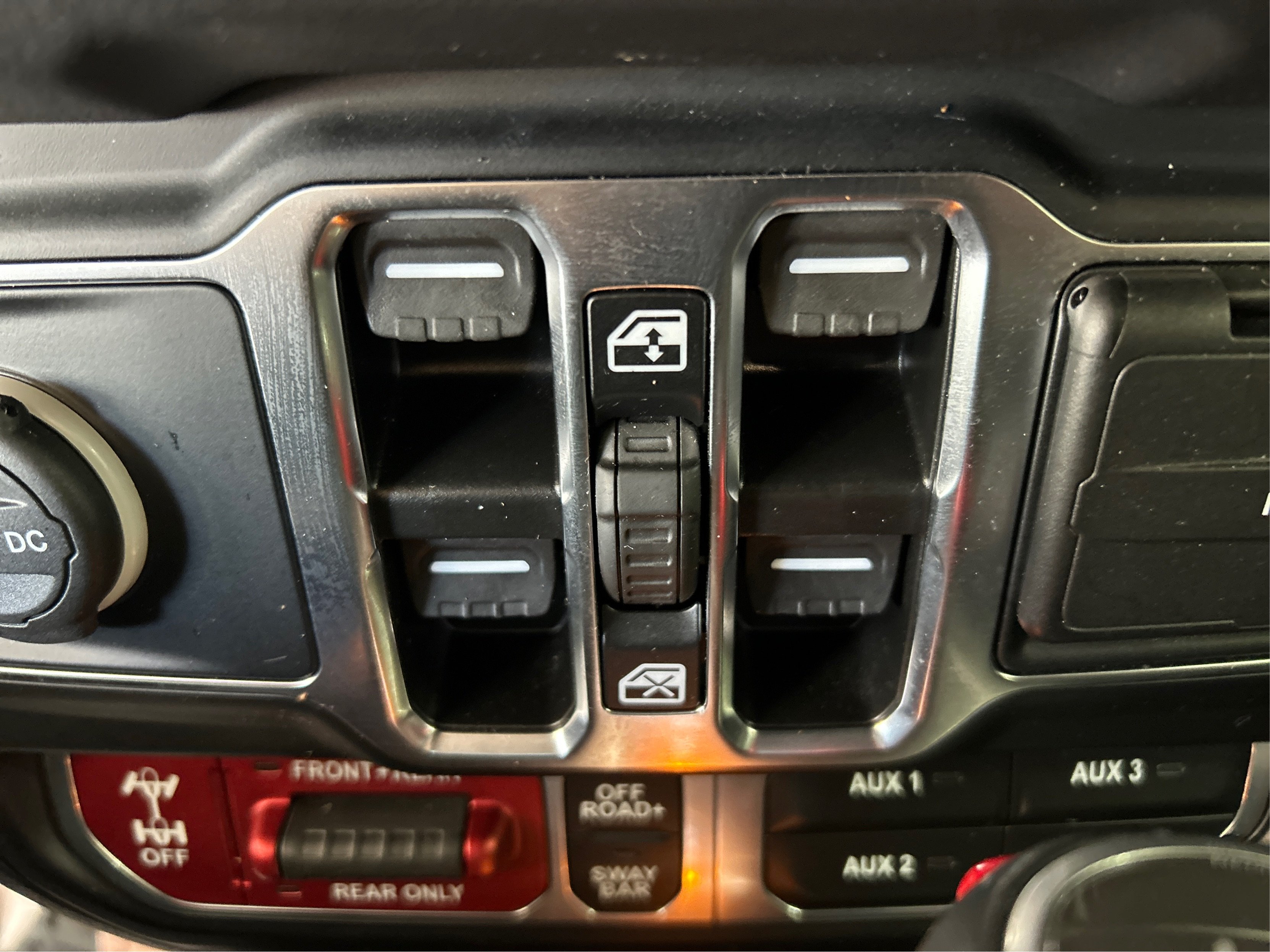 Used 2024 White Jeep Rubicon image 28