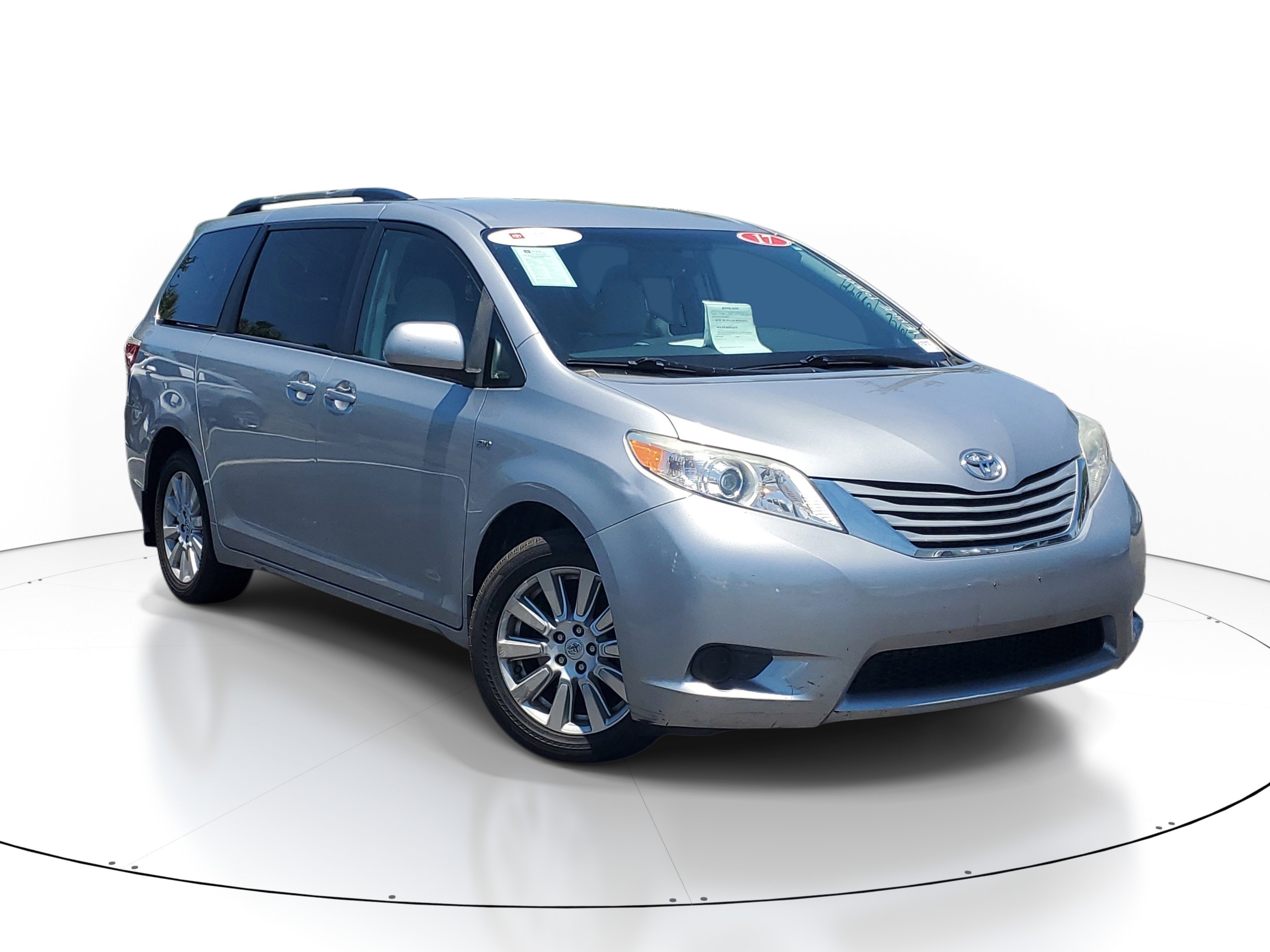2017 Toyota Sienna LE V6 AWD 7-Passenger's photo