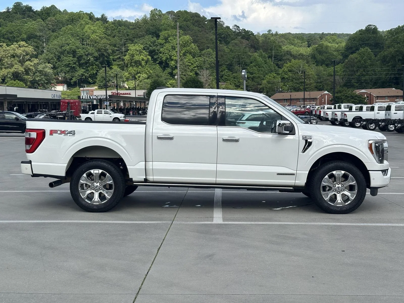 Used 2022 Star White Metallic Tri-Coat Ford Platinum image 8