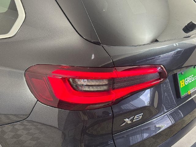 Used 2023 Dark Graphite Metallic BMW sDrive40i image 32