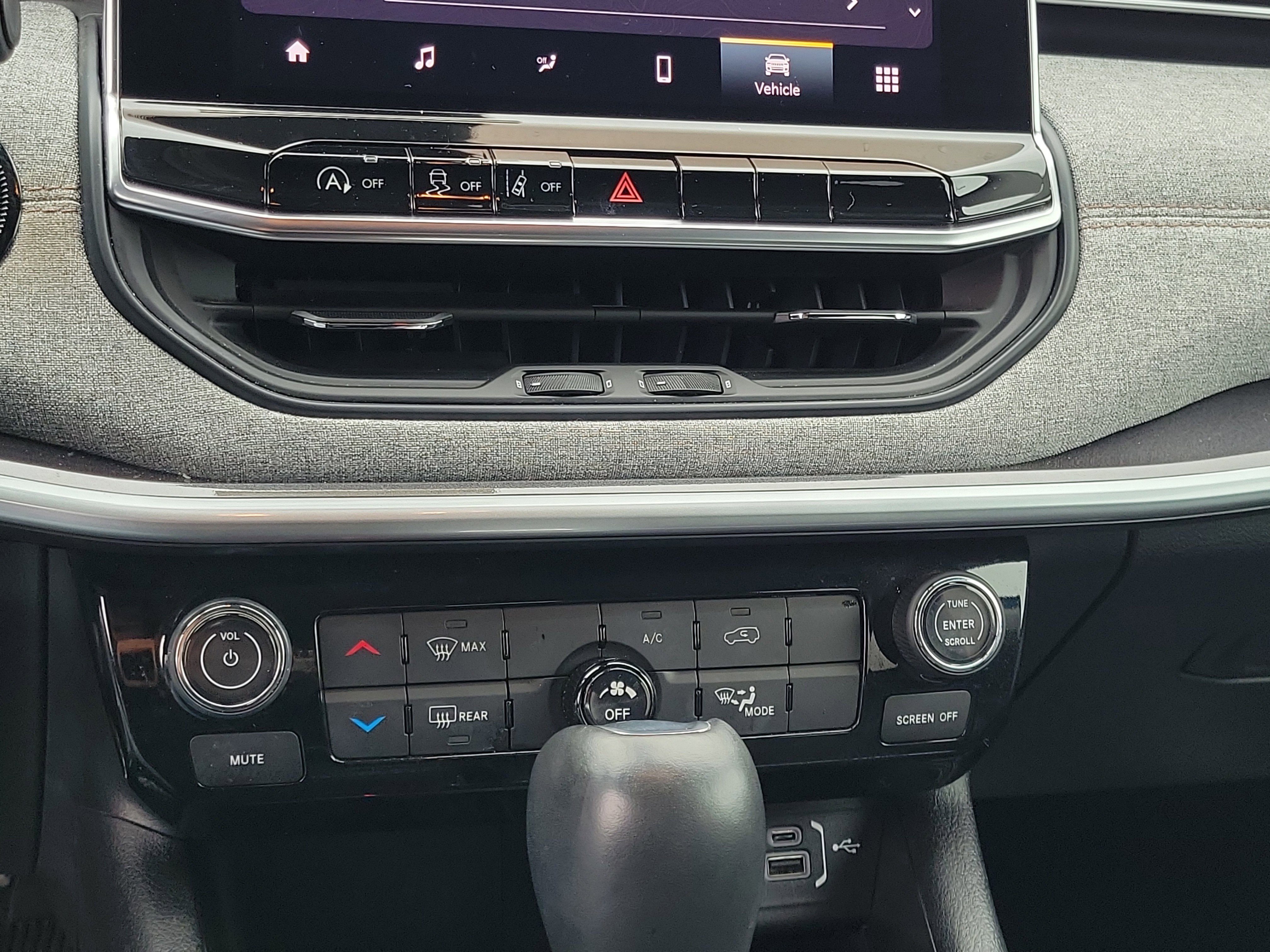 Used 2022 Laser Blue Pearlcoat Jeep Latitude Lux image 27