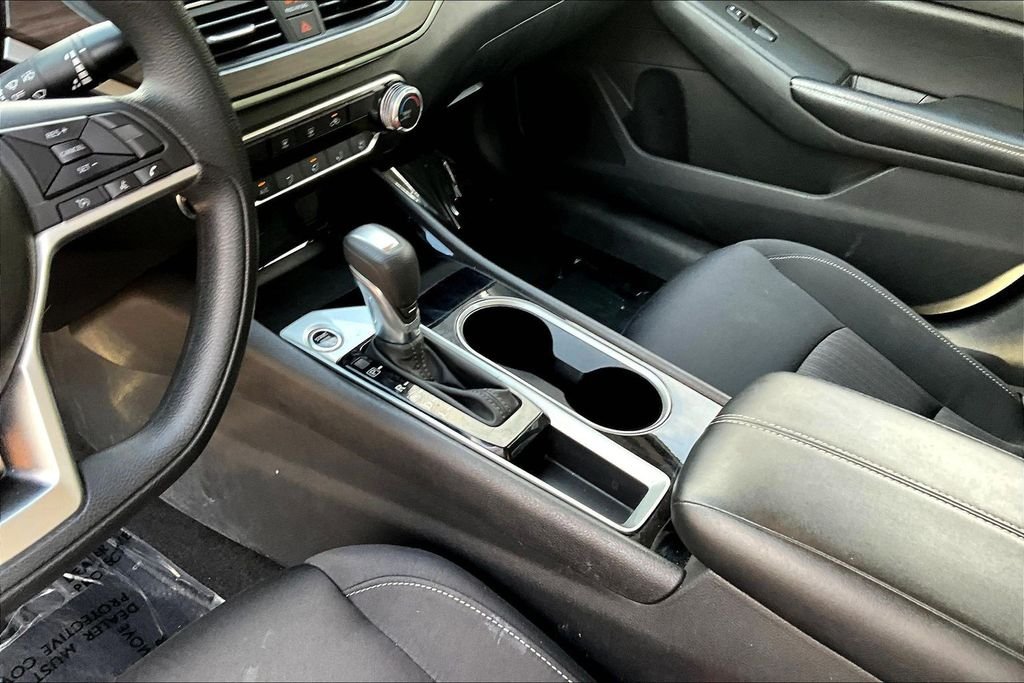 Used 2024 Brilliant Silver Metallic Nissan 2.5 SV image 15