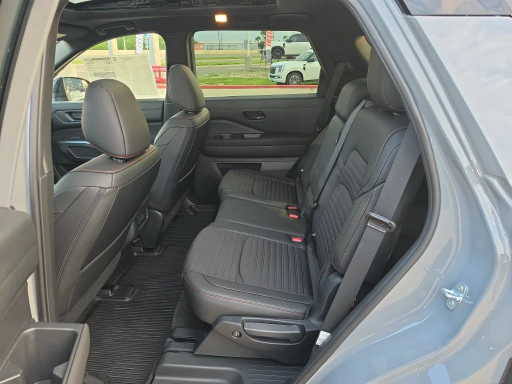 New 2026 Boulder Gray Pearl / Super Black Two-tone Nissan Rock Creek® image 26