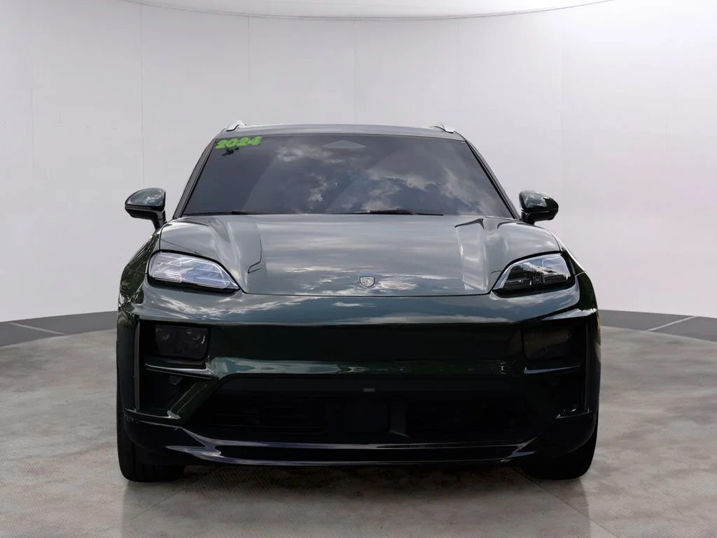 Used 2024 Oak Green Metallic Neo Porsche Turbo image 12