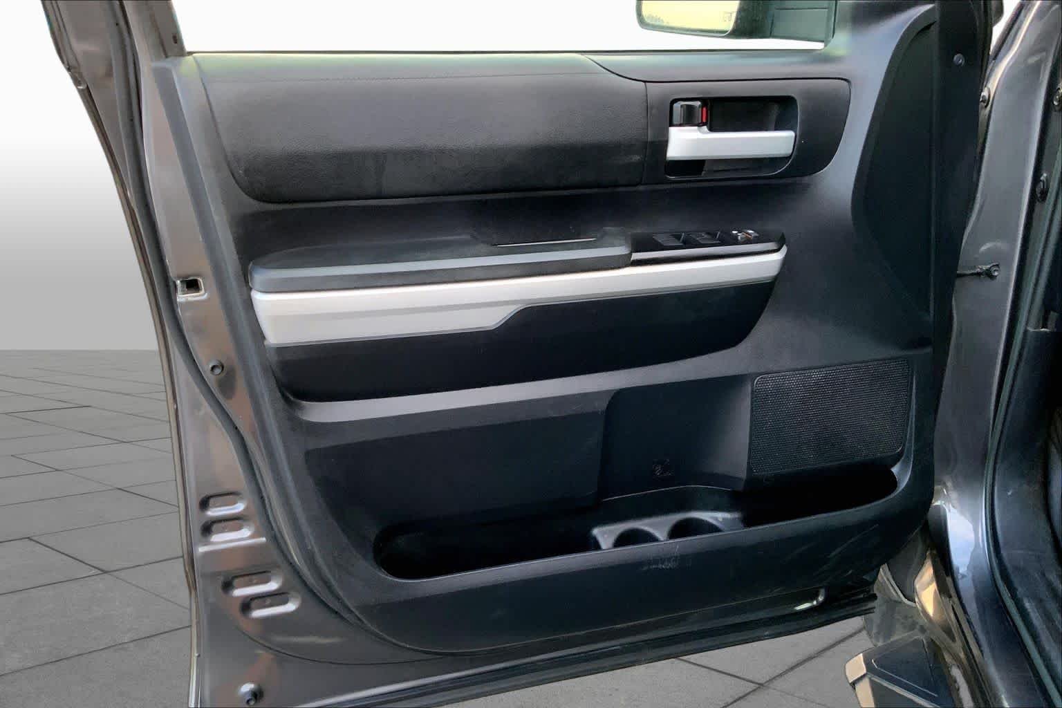 Used 2018 Magnetic Gray Metallic Toyota SR5 image 21