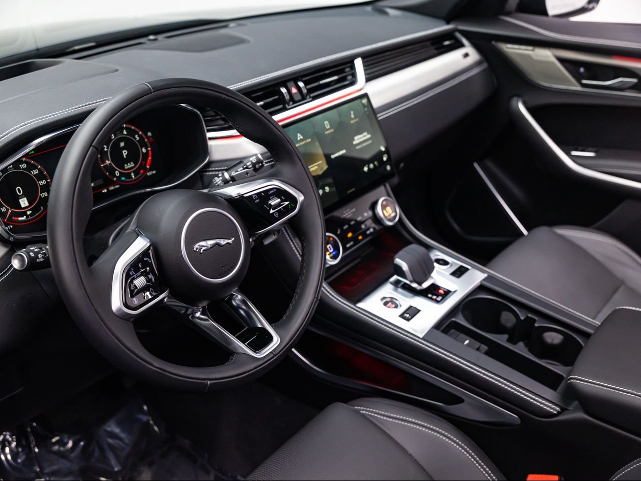 2026 Jaguar F-Pace R-Dynamic S - Photo 17