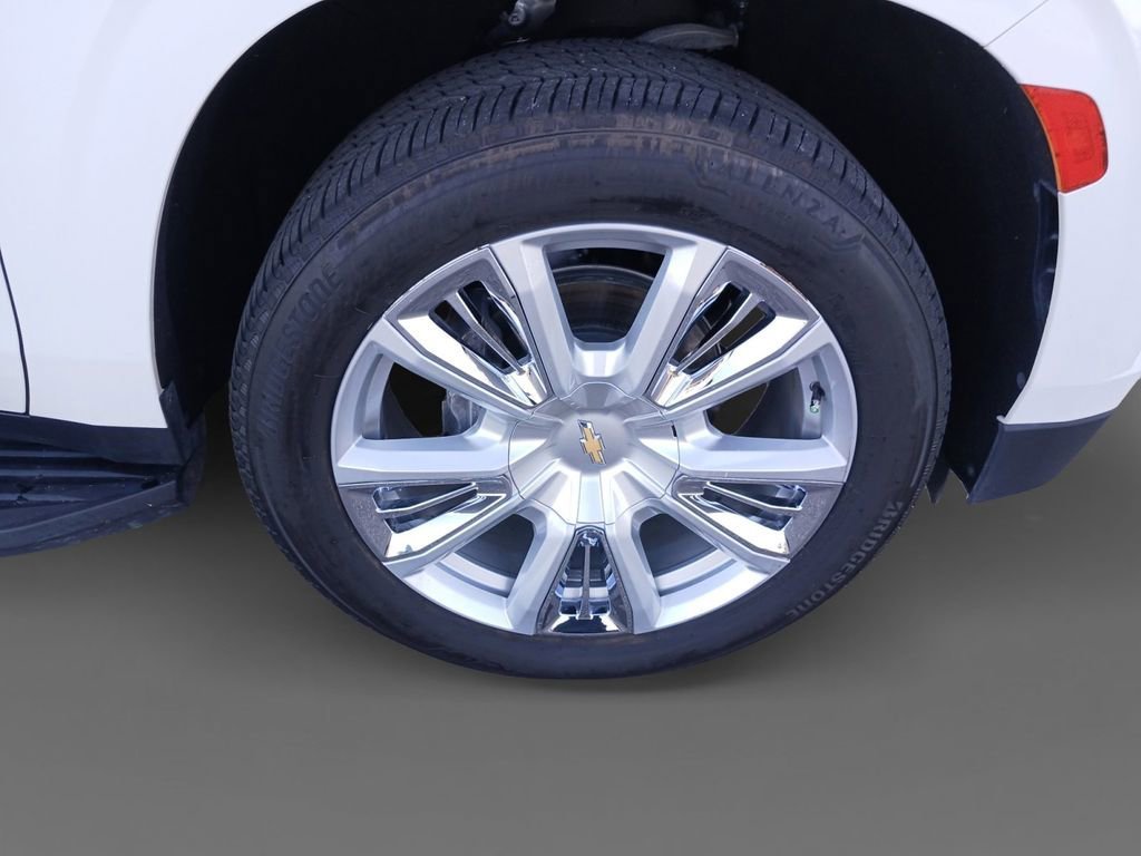 Used 2023 Iridescent Pearl Tricoat Chevrolet High Country image 16