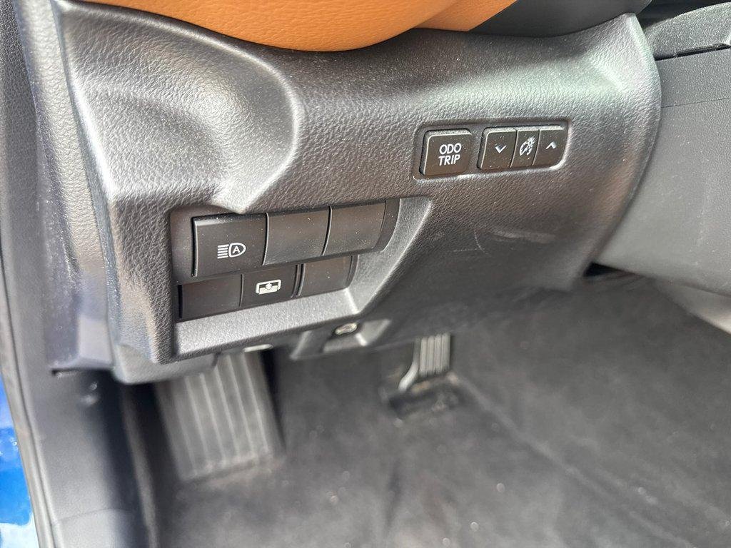 Used 2023 Grecian Water Lexus IS 300 RWD image 32